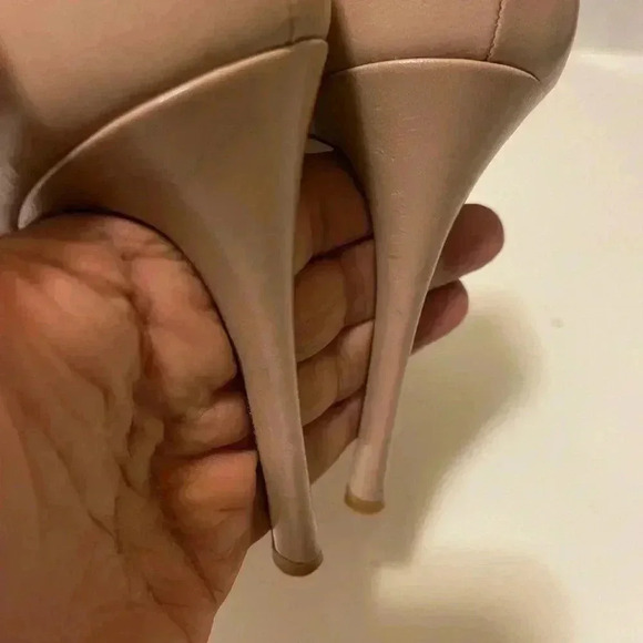 Valentino Garavani Rockstud Lace
Gladiator Pumps in Blush Leather.no lace not - Picture 9 of 13